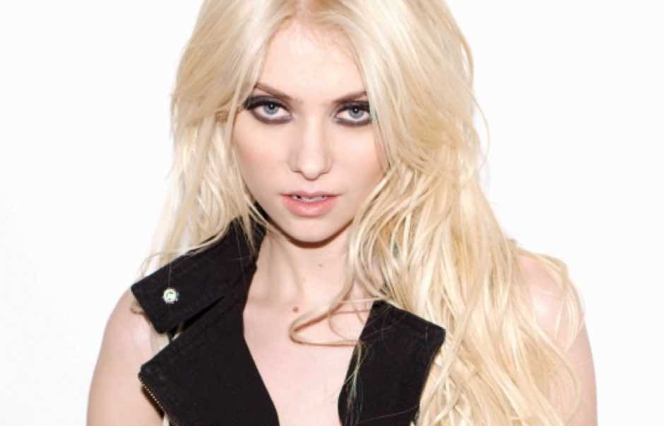 Taylor Momsen Nose Job